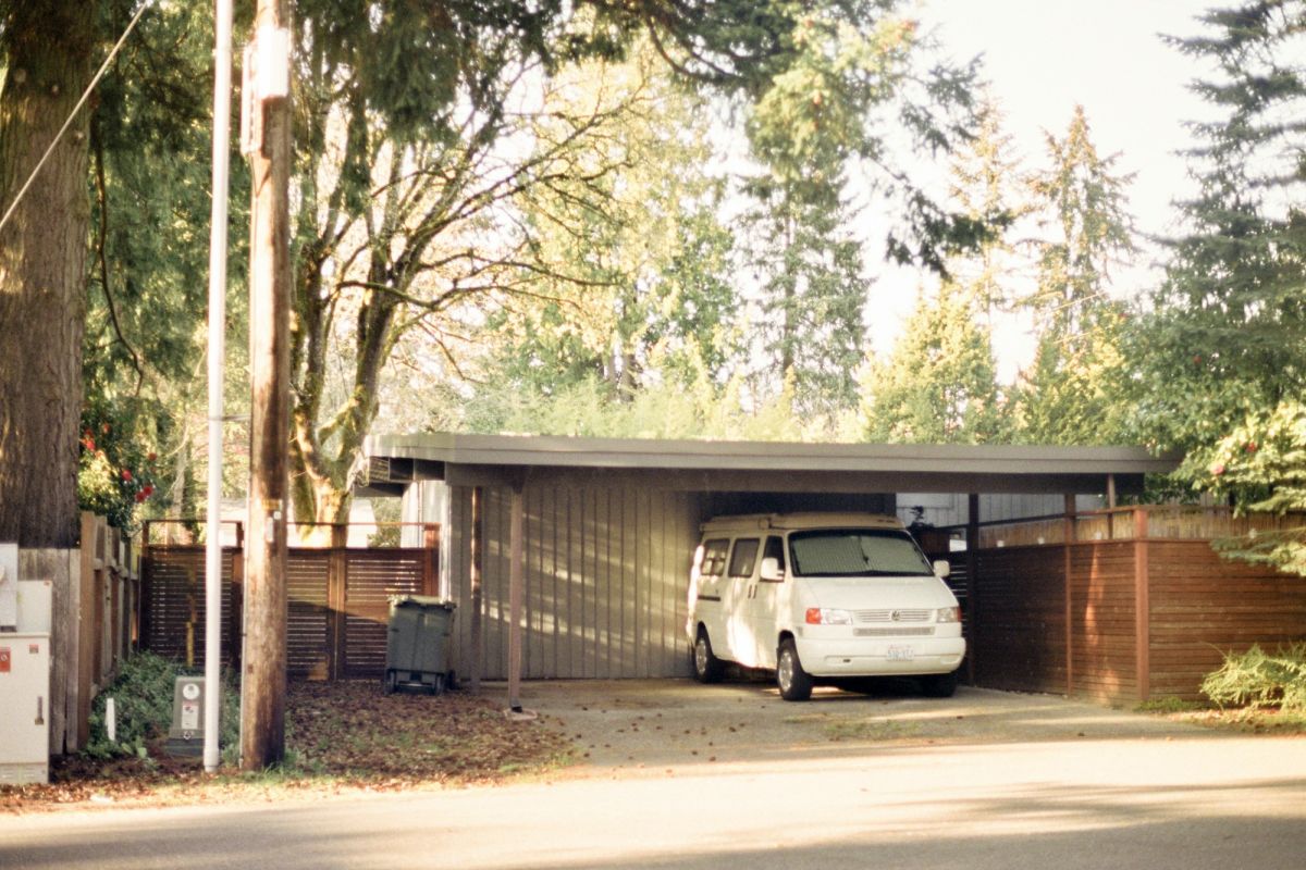 Flachdach-Carport — 30 m² für Wohnmobil oder Transporter