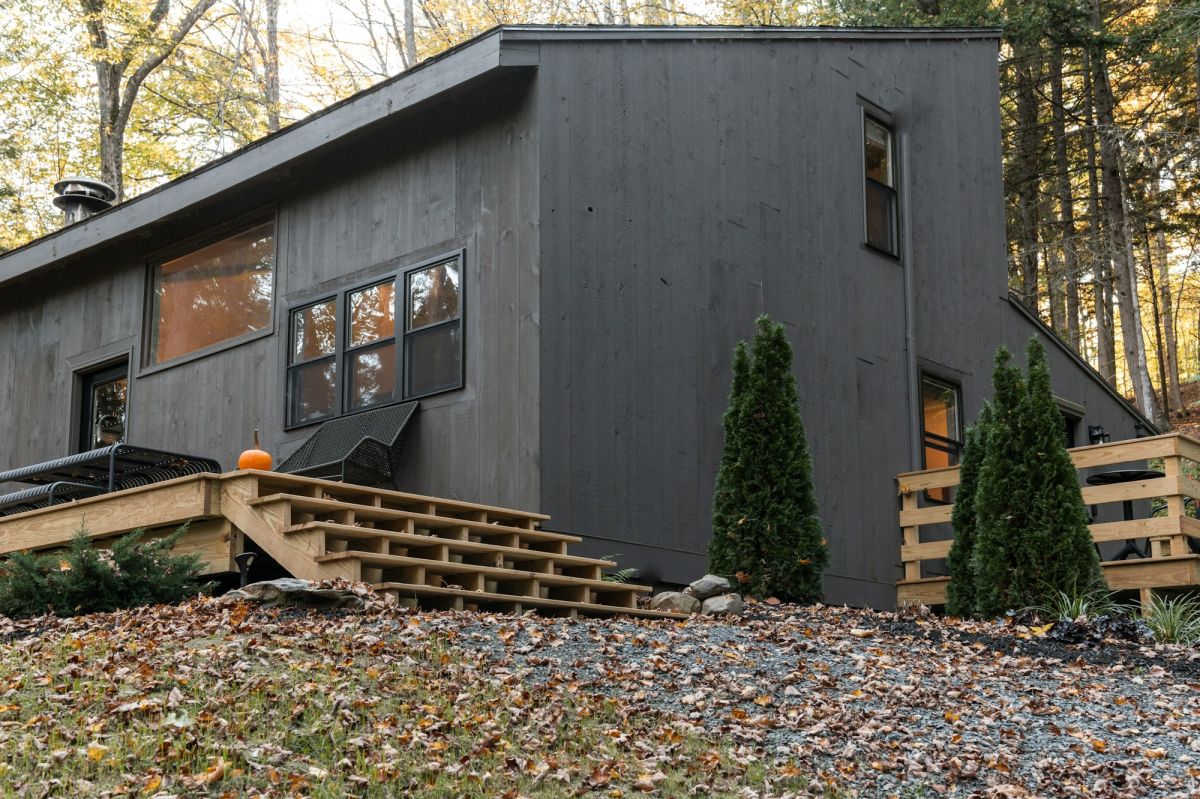 Hanghaus Schiefergrau — 138 m² mit Holzdeck · Bild 1