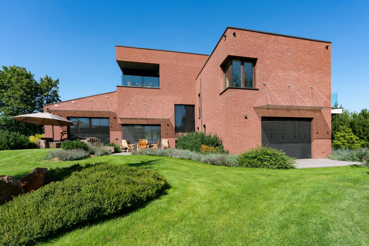 Klinkerkubus — 168 m² mit eingestellter Garage
