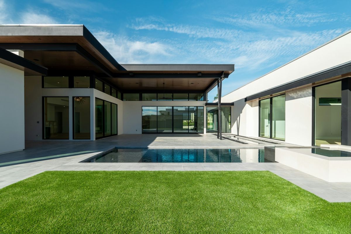 Winkelbungalow — 178 m² um einen Gartenhof · Bild 1