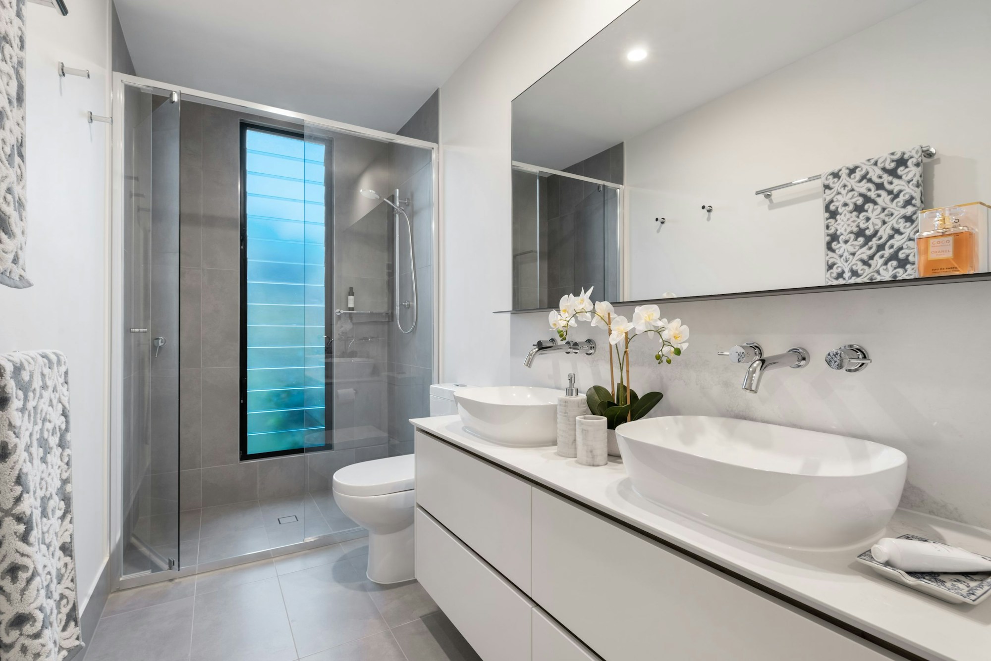 Flachbungalow Stein — 156 m² mit Lichtband · Bild 2
