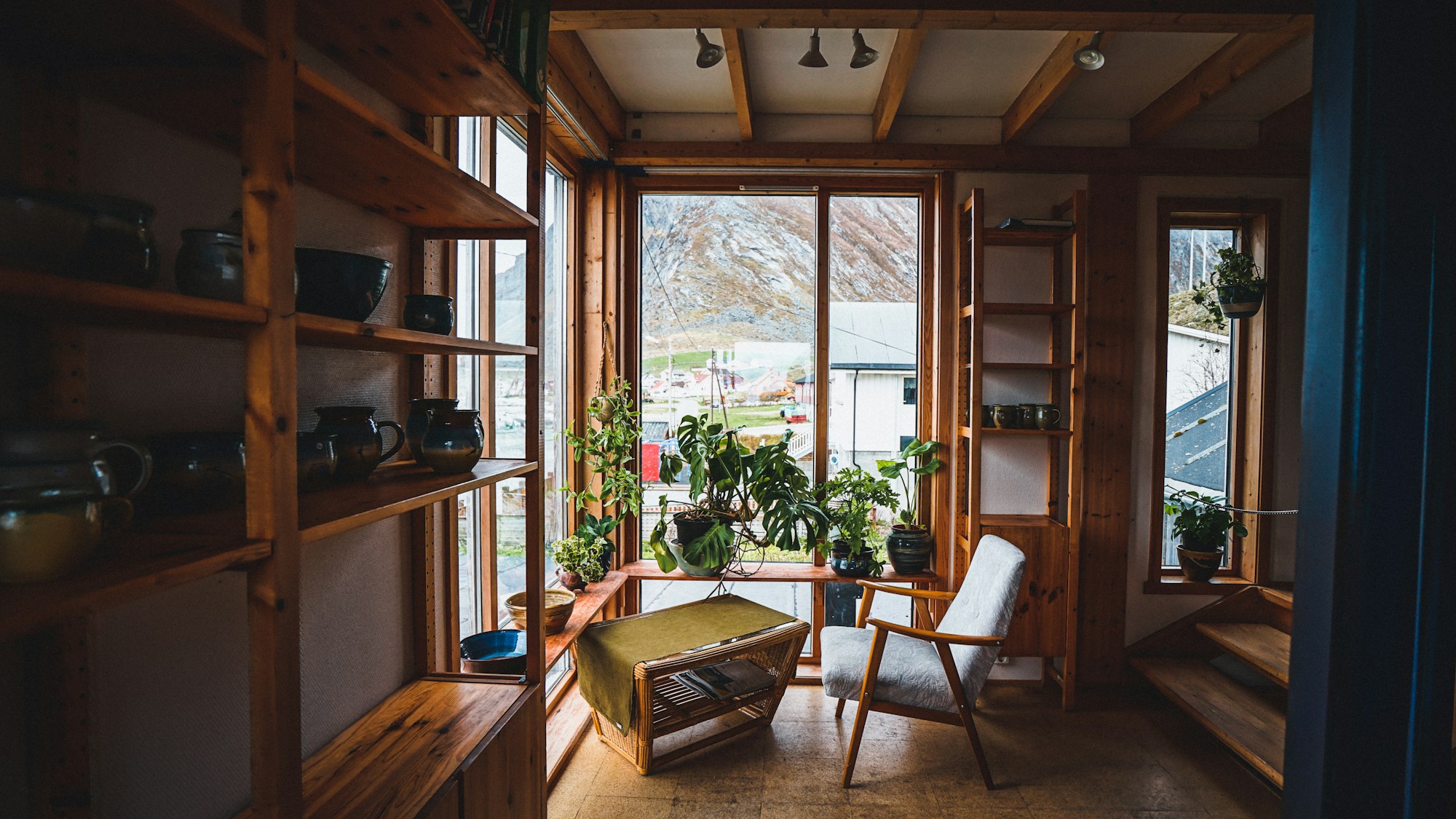 Studio sur cour — deux volumes en bois autour d'un deck 52 m² · Bild 2